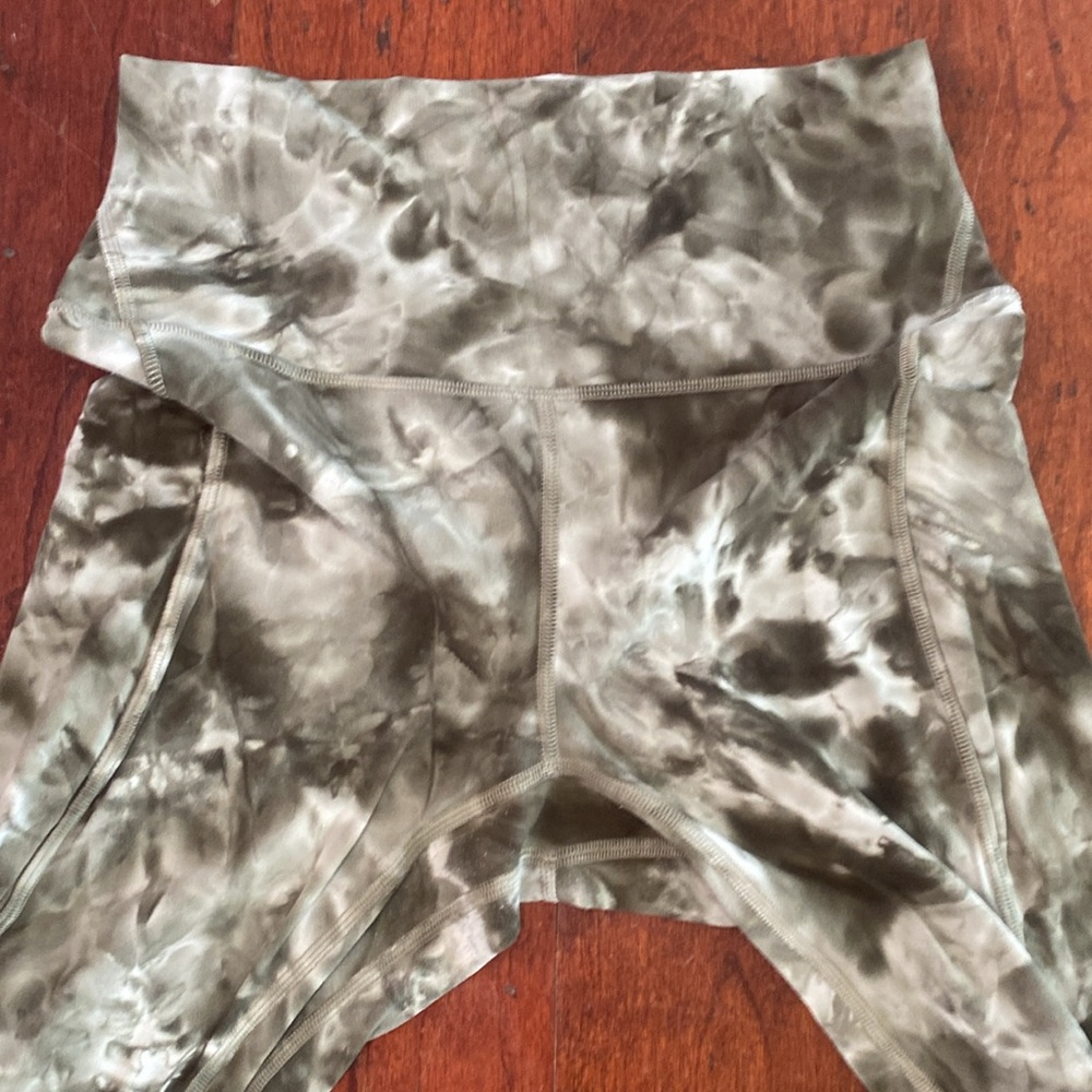 Bundle of 3 LULULEMON Size 6 Leggings 
Maroon, Green Camo and Green Tie Dye - Picture 7 of 9